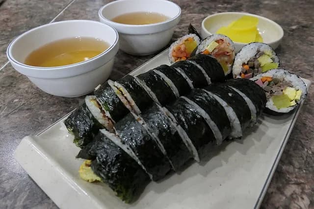 Gimbap and danmuji.jpg