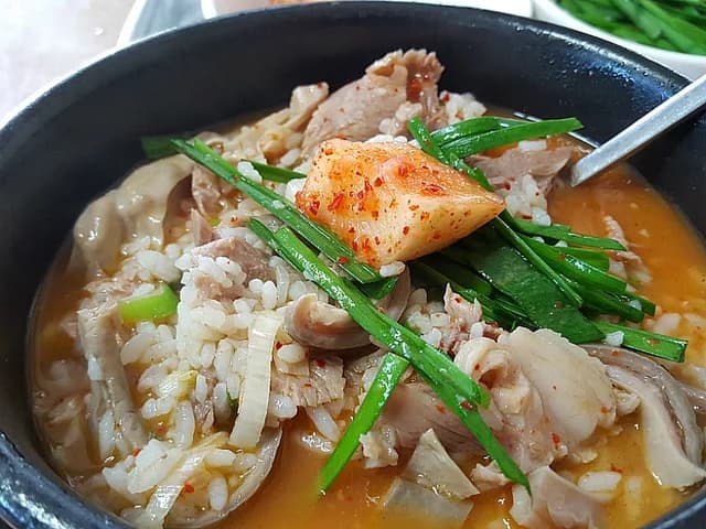 Dwaeji-gukbap.jpg