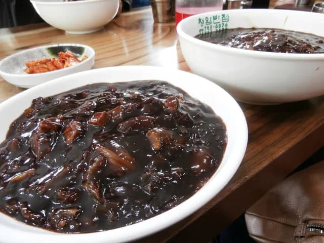 Jajangmyeon 2 bowls.jpg