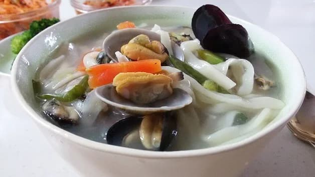 Haemul-kal-guksu.jpg