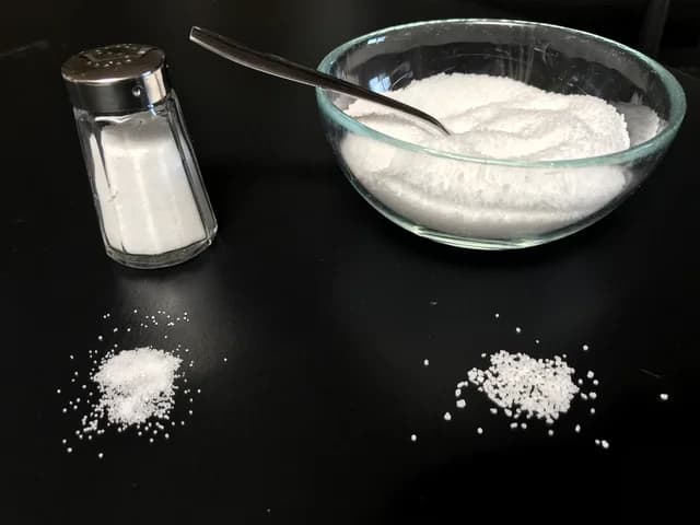 Comparison of Table Salt with Kitchen Salt.png